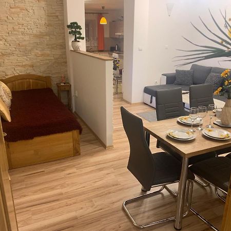 Apartman Slunecnice S Terasou Ceske Budejovice Luaran gambar